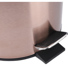 Detailansicht eines Treteimers mit Pedal