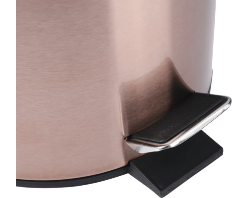 Detailansicht eines Treteimers mit Pedal