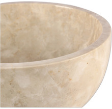 Nahaufnahme eines Waschbeckens aus Marmor