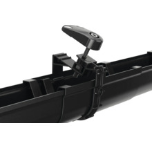 Dachrinnenbefestigung mit Schraubzwinge an einer Dachrinne