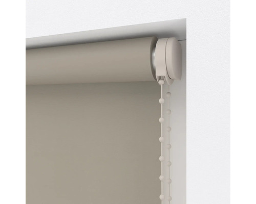 Innenrollo am Fenster mit Kettenzug