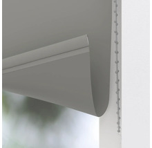Graue Rollo mit Kettenzug zur Fensterdekoration