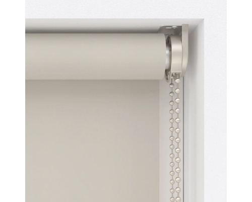 Detailansicht eines Rollos mit Kettenzug zur Fensterdekoration