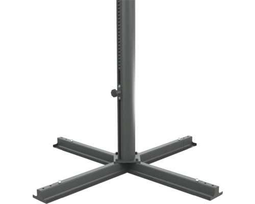 Schirmständer aus Metall mit vierbeiniger Basis und höhenverstellbarer Stange