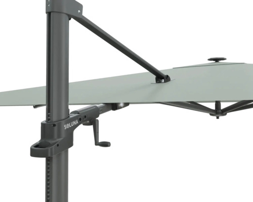 Detailansicht eines Sonnenschirms mit Kurbelmechanismus und Soluna Logo.