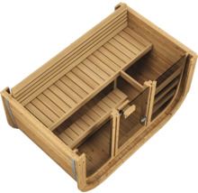 Innenansicht einer Fasssauna aus Holz mit Lattenbänken und Glastür im Querschnitt.