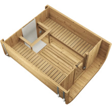 Innenansicht einer Fasssauna aus Holz mit Saunabänken auf zwei Ebenen und Bodenrost in der Draufsicht.