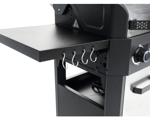 Detailansicht eines schwarzen Gasgrills mit Ablage und Hakenleiste