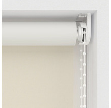 Rollo mit Kettenzug im Fensterrahmen