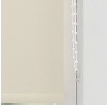 Beige Seitenzug-Rollo am Fenster mit Bedienelement