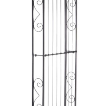 Metallzaun mit Zierelementen