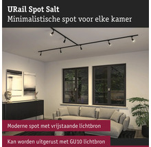 URail Spot Salt im Wohnzimmer mit Sofa und Fenster