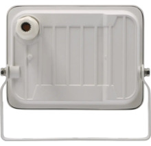 Rückansicht eines rechteckigen, weißen LED-Strahlers mit Kühlrippen