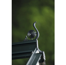 Verzierung aus Metall auf einem Dach