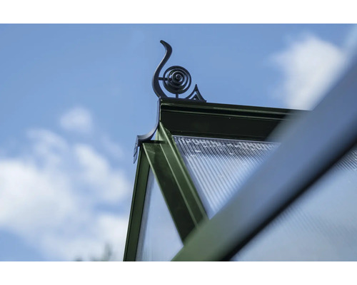 Detailansicht eines Gewächshauses mit dekorativem Aufsatz