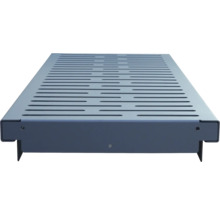 Metallablage mit Schlitzen zur Aufbewahrung