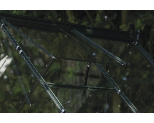 Nahaufnahme eines Gewächshausfensters