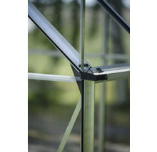 Detailansicht eines Gewächshausrahmens aus Metall.