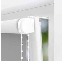 Detailansicht einer weißen Rollos mit Zugschnur zur Fensterdekoration