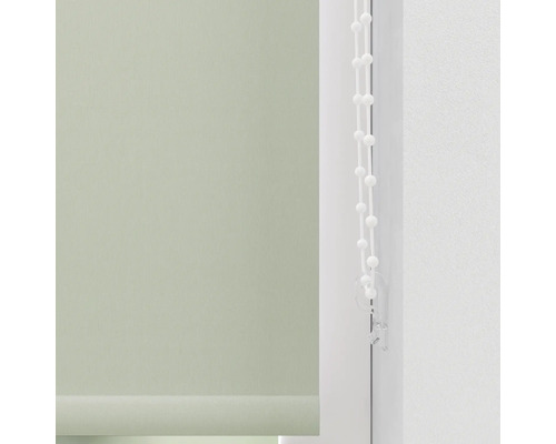 Grüne Rollos mit Bedienkette