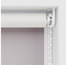 Rollo mit Kettenzug am Fenster