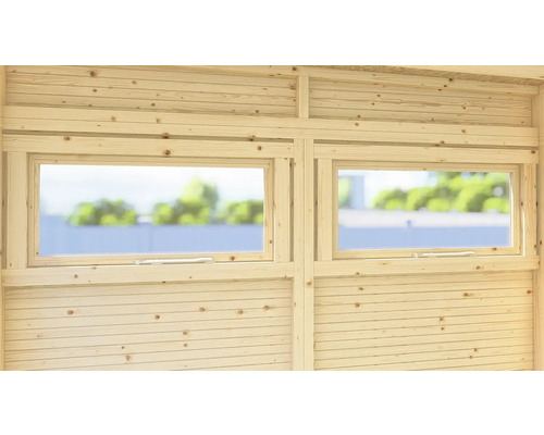 Holzhaus Innenansicht mit Fenstern