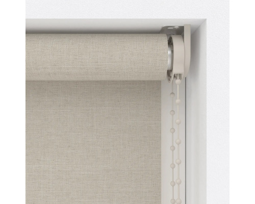 Detailansicht eines Stoffrollos am Fenster