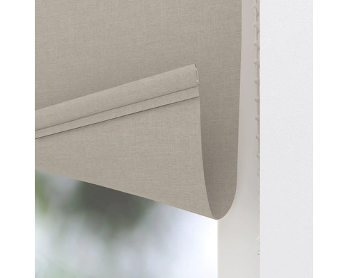 Aufgerollter Textilrolladen für Fenster