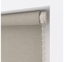 Rollo mit Kettenzug am Fenster