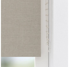 Beige Stoffrollos mit Kettenzug am Fenster