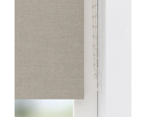 Beige Stoffrollos mit Kettenzug am Fenster