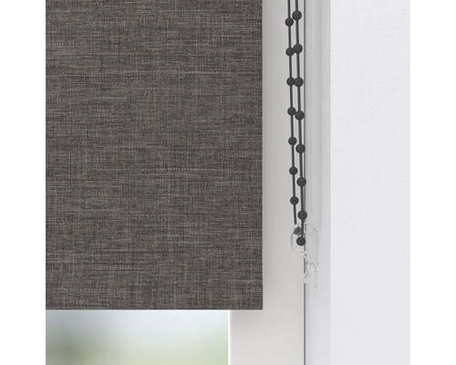 Graues Rollo am Fenster mit Bedienkette
