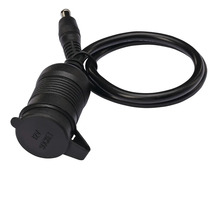 Zwölf-Volt-Zigarettenanzünder-Steckdose mit Stecker