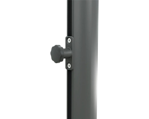 Detailansicht eines Befestigungsknopfs an einem Pfosten