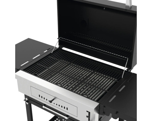 Offener Holzkohlegrill mit Ablageflächen
