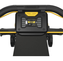 Detailansicht des Bedienfelds eines Gartengeräts mit Akkuanzeige und DeWalt Logo.