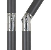 Detailaufnahme eines Sonnenschirmknicksystems aus Metall