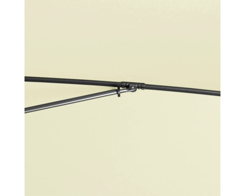 Detailaufnahme des Gestells eines Sonnenschirms