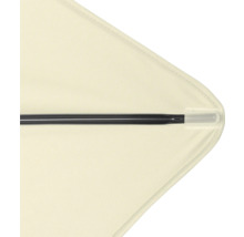 Detailansicht eines Sonnenschirms mit schwarzem Gestell