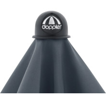 Detailansicht eines Sonnenschirms mit Doppler Logo