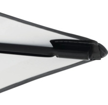 Detailansicht eines Sonnenschirms mit schwarzem Gestell und Stoffbespannung