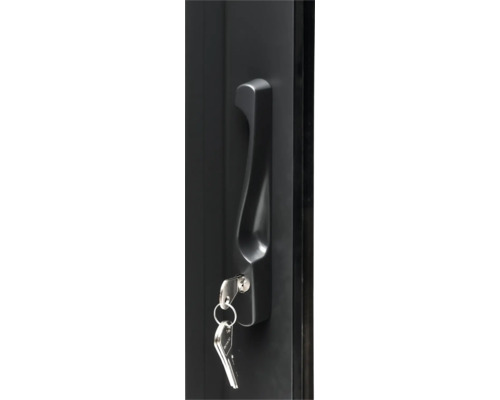 Haustür mit Schlüssel im Schloss und Türgriff