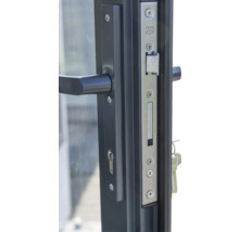 Nahaufnahme einer Tür mit Griff und Schloss