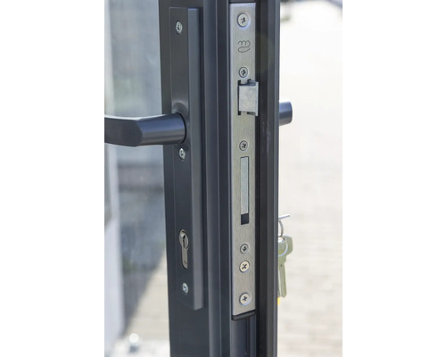 Detailaufnahme eines Türschlosses mit Griff