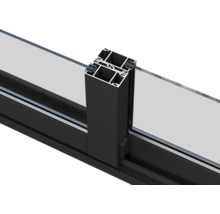 Detailaufnahme eines Fensterprofils mit Glas