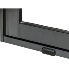 Detailaufnahme eines Fensterrahmens mit Verschluss