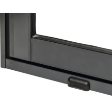 Detailansicht eines schwarzen Fensterrahmens