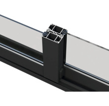 Detailansicht eines Fensterrahmens mit Glas