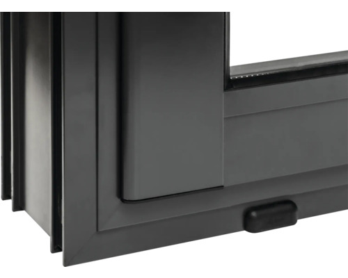 Detailansicht eines schwarzen Schiebefensters aus Kunststoff