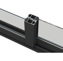 Detailansicht eines Aluminiumfensters mit Isolierverglasung